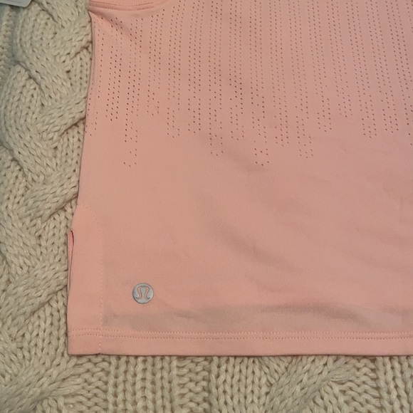 Lululemon Train to be tank - Picture 4 of 6